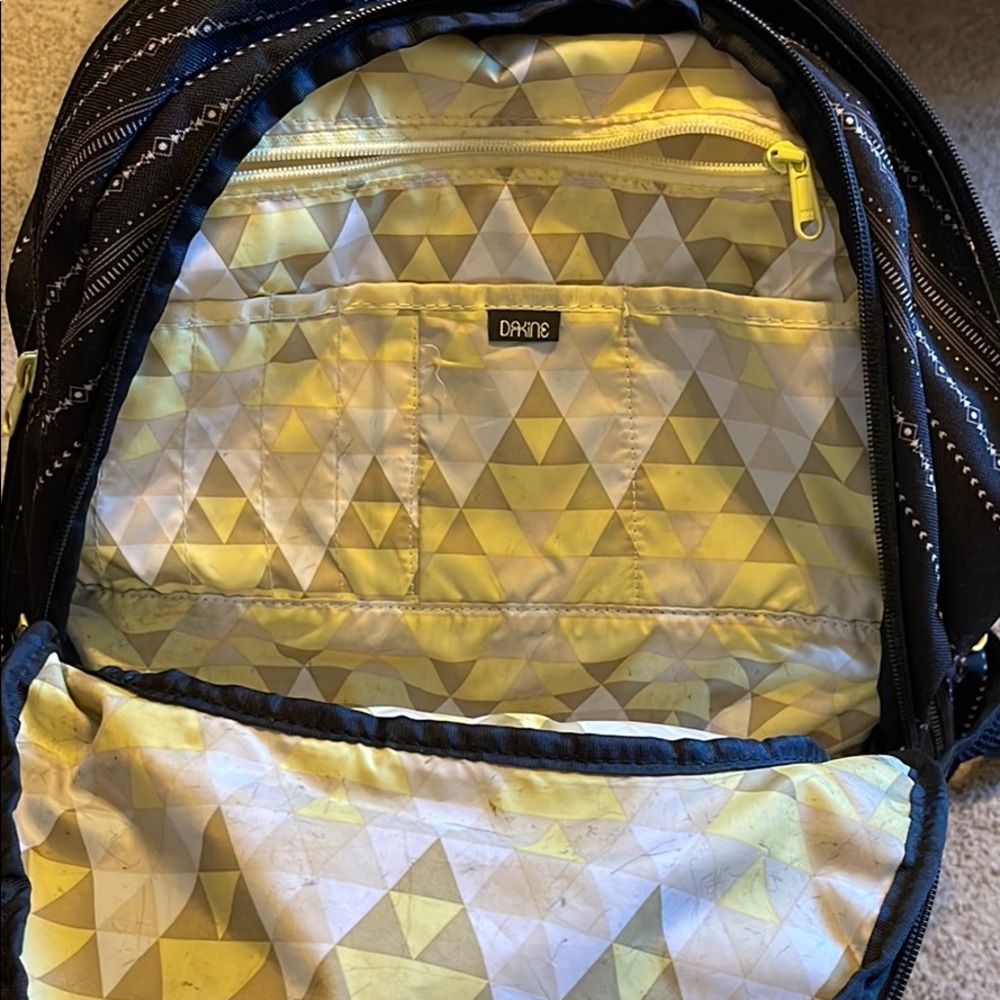Dakine Backpack - Picture 6 of 7